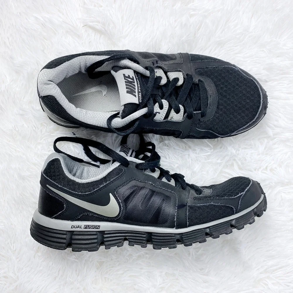 Nike Sneaker Women's 8.5 Black Running Active Shoe